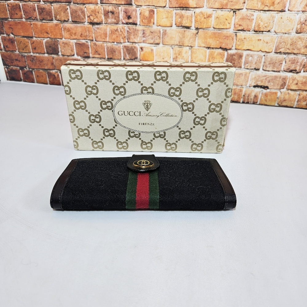 Vintage Gucci checkbook wallet